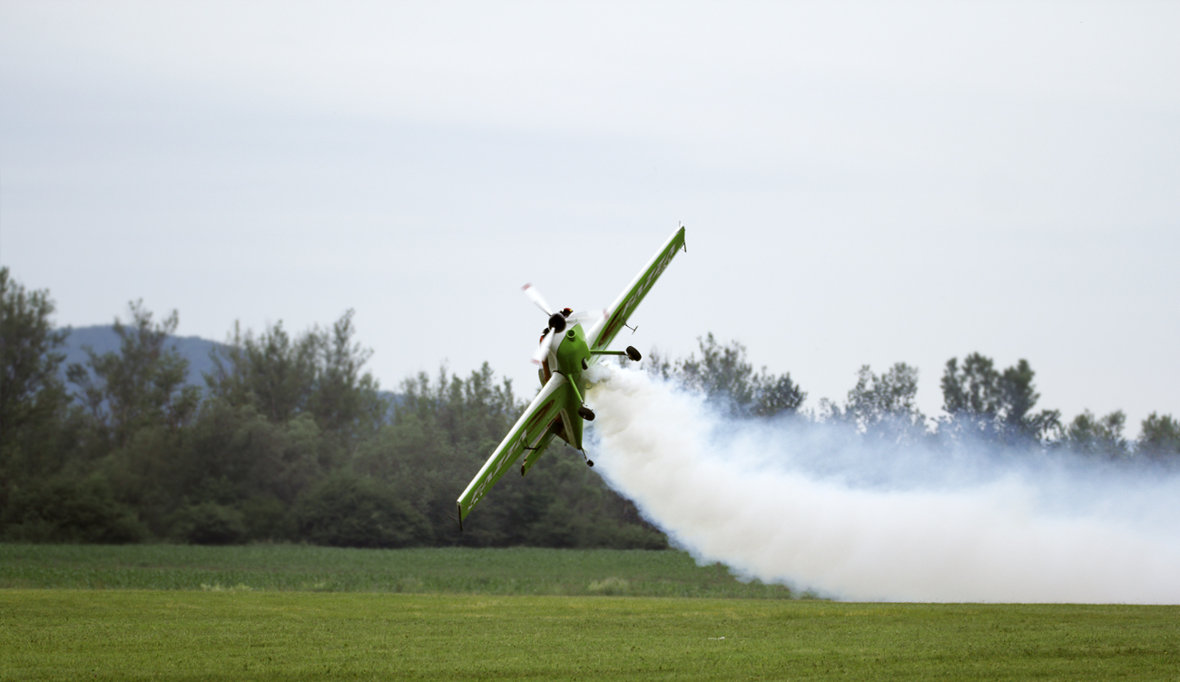  Airshow SLAVNICA 2012 / Let. akrobacia - Zoltan Veres
