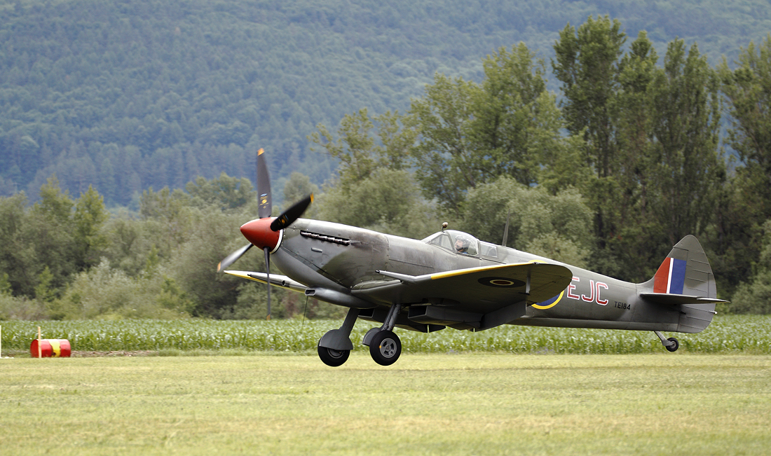Spitfire MK XVIe  1